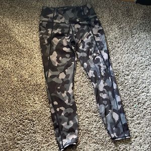 Athleta Ultimate Sash 7/8 Camo Tights